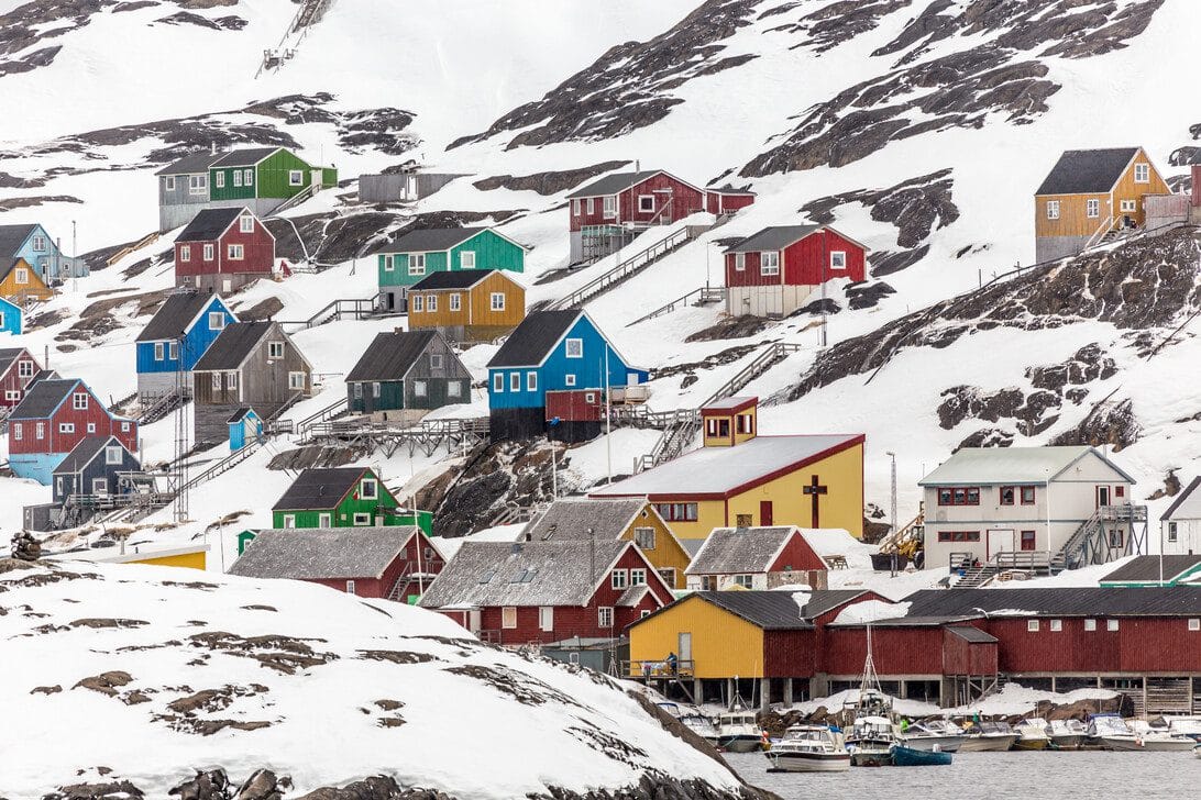 Kangamiut view from water - arctic village in the middle of nowh - Hispamer Noticias Hispamer Noticias