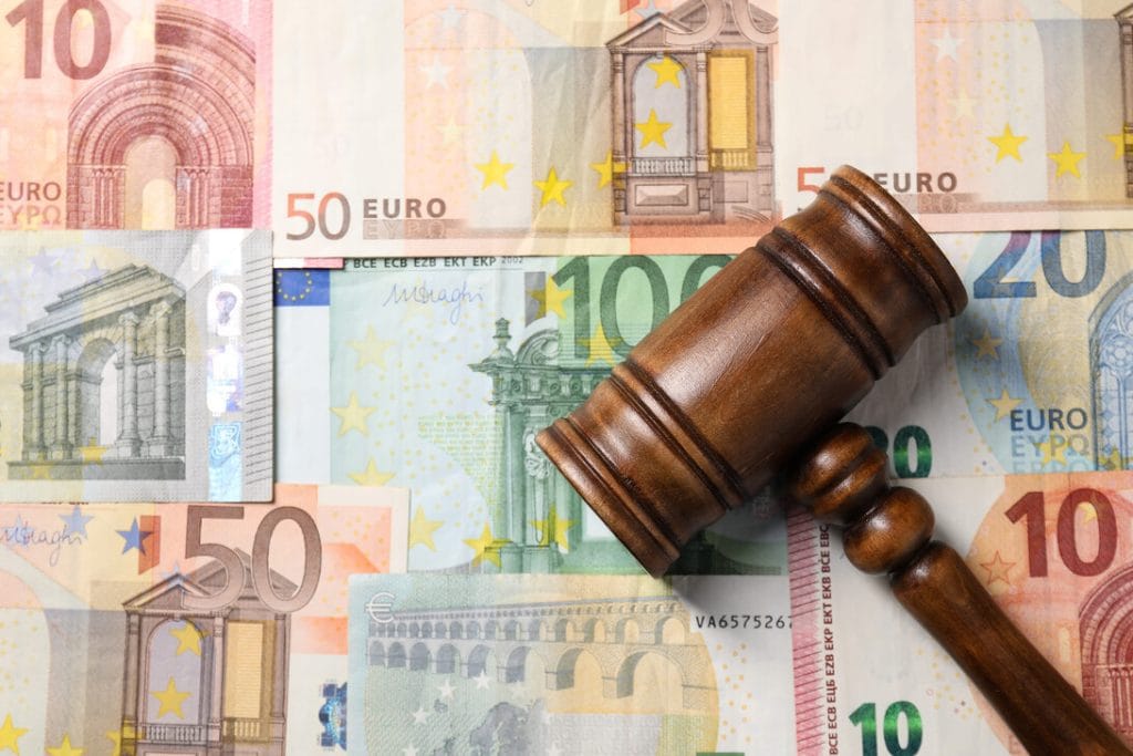 Tax law Wooden gavel on euro banknotes top view - Hispamer Noticias Hispamer Noticias