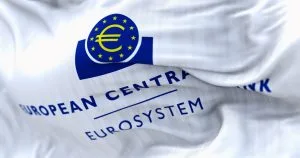 Close-up of a white fabric flag featuring the European Central Bank/Eurosystem emblem and blue text on a wrinkled background&nbsp;Hispamer Noticias