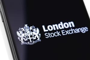 Bolsa de Londres - Hispamer Noticias Close-up of a mobile screen displaying the London Stock Exchange logo and name. Hispamer Noticias