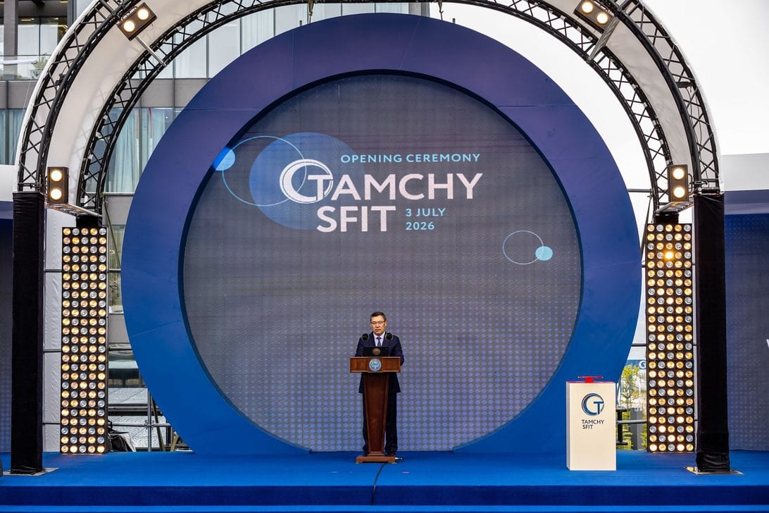 Tamchy - IP - Hispamer Noticias Speaker at a podium on a blue circular stage for an opening ceremony with a large screen reading 'Opening Ceremony' and event name/date in the background Hispamer Noticias