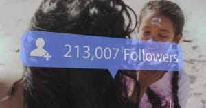 Two people on a sunny beach with a large blue badge reading 213,007 Followers in the foreground.&nbsp;Hispamer Noticias