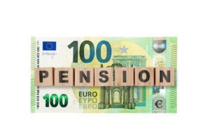 A 100 euro banknote with wooden letter tiles spelling PENSION across it, conveying financial retirement themes.&nbsp;Hispamer Noticias
